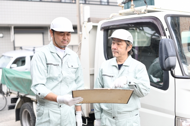 鳶職は『怖い』『ヤンキーが多い』と見られがちでしたが、現在は安全管理や資格制度が徹底され、印象と実態に大きな差があります。